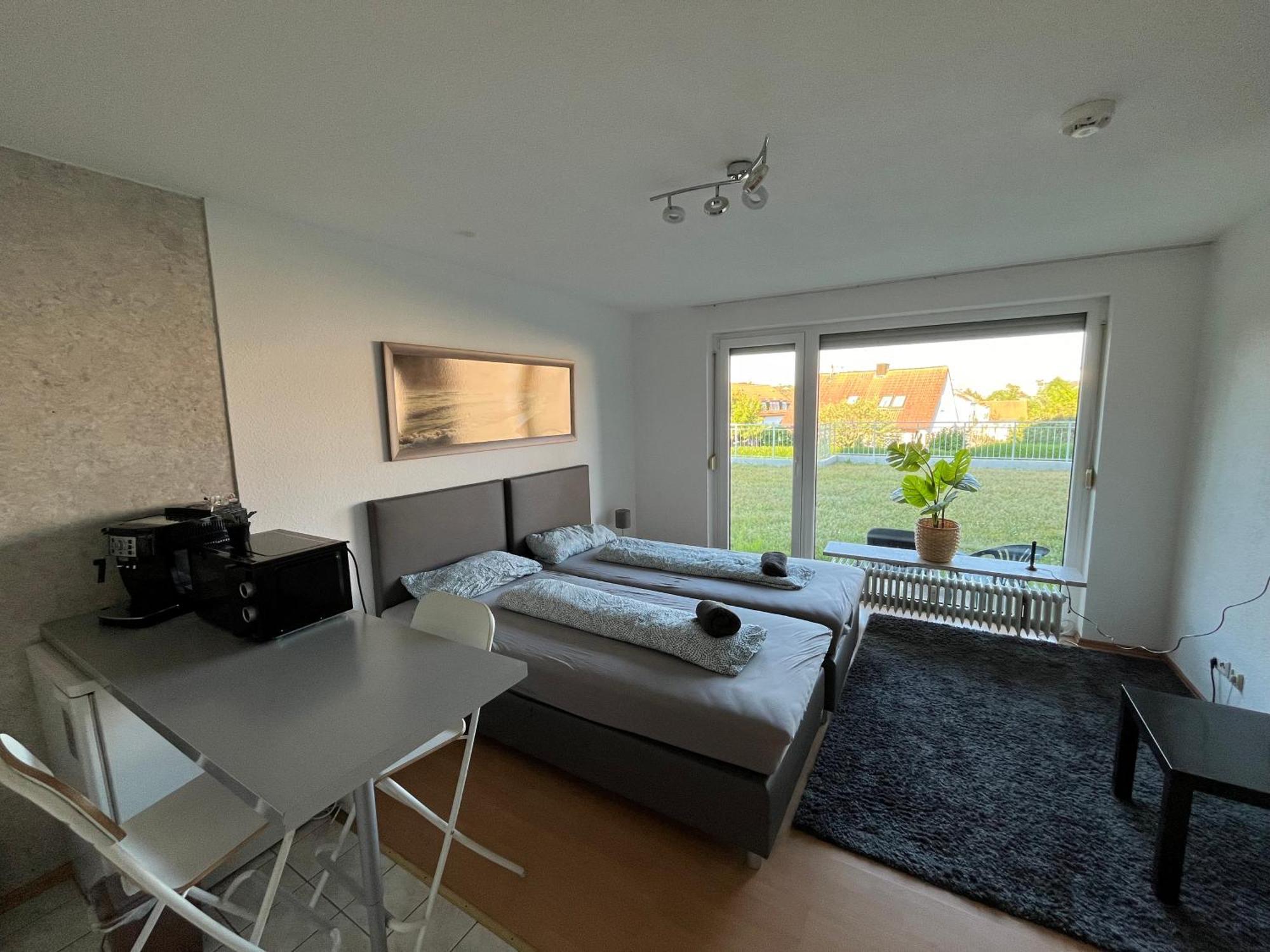 Ruhige Sonnige Wohnung Mit Rooftopterrasse Nahe Universitaet Gerbrunn エクステリア 写真